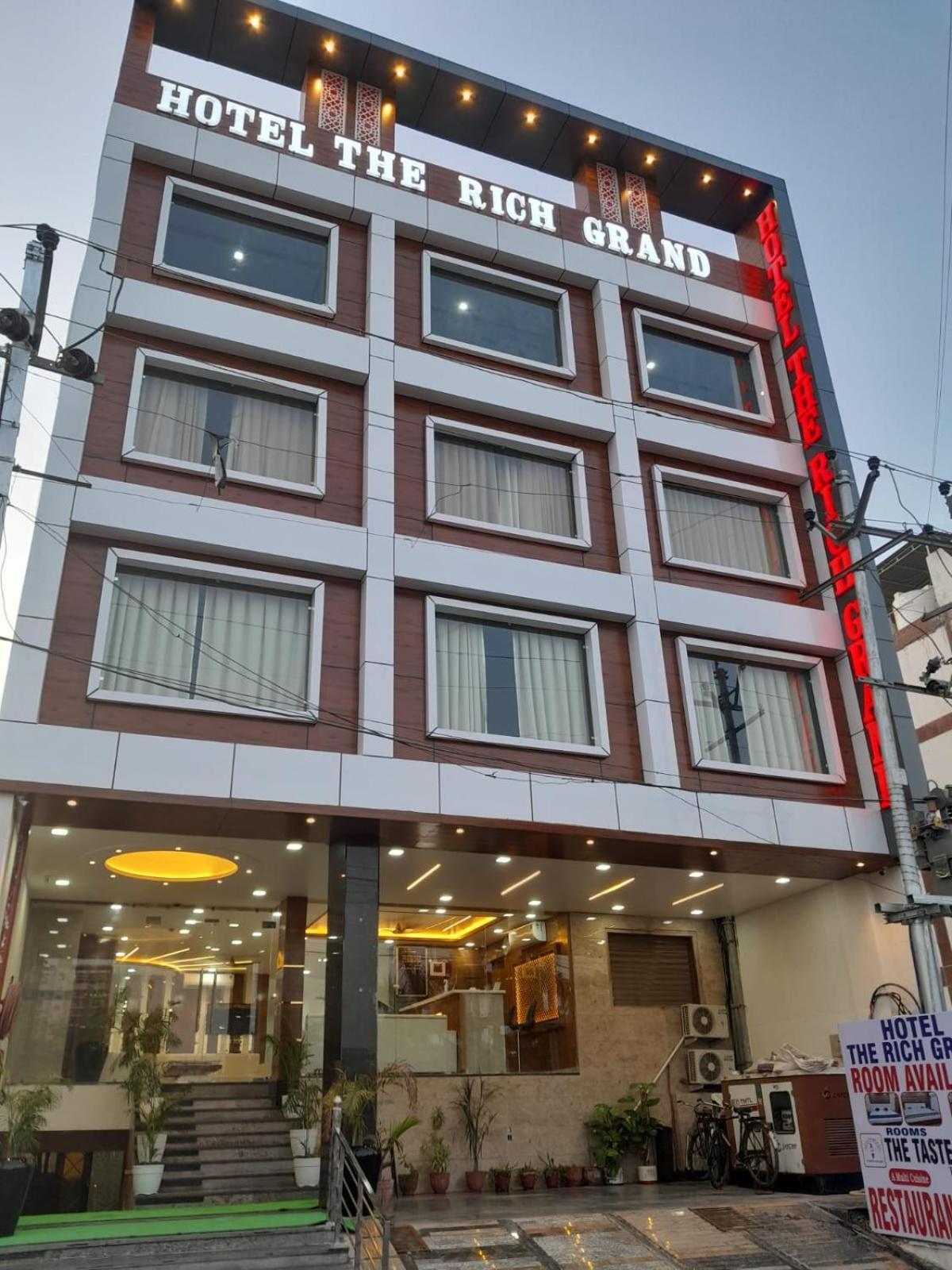 Rich Grand Hotel Агра Екстер'єр фото