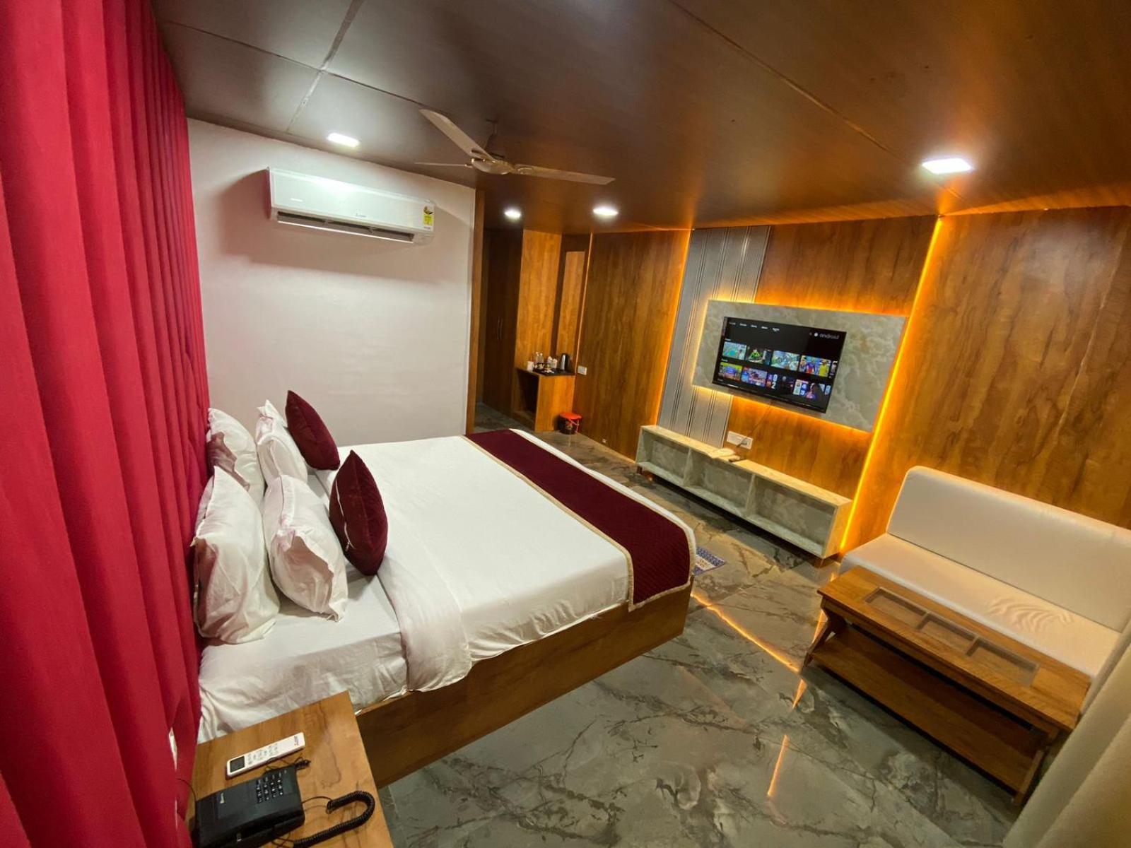Rich Grand Hotel Агра Екстер'єр фото